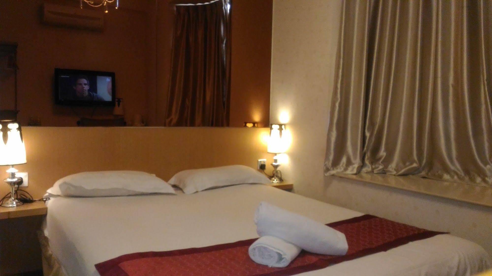 The Crown Borneo Hotel Kota Kinabalu Eksteriør billede
