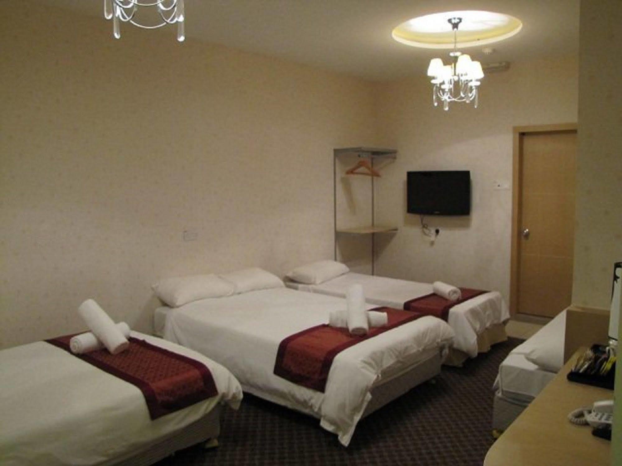 The Crown Borneo Hotel Kota Kinabalu Eksteriør billede