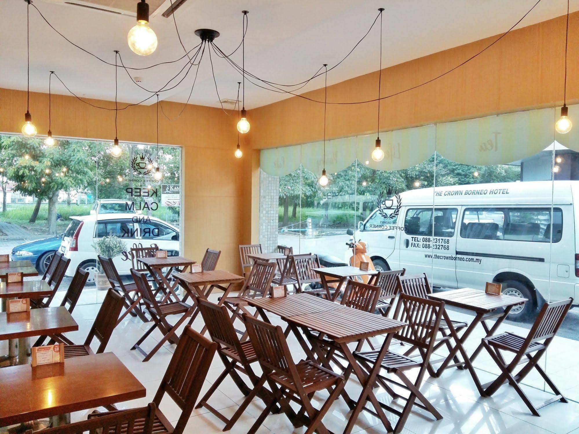 The Crown Borneo Hotel Kota Kinabalu Eksteriør billede